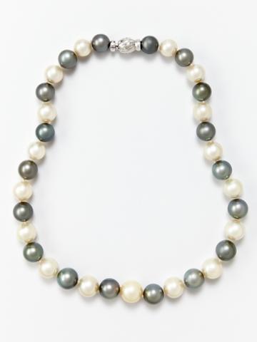 Vendoro Black & White Pearl Twisted Clasp Necklace