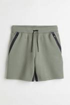 H & M - Regular Fit Sports Shorts - Green
