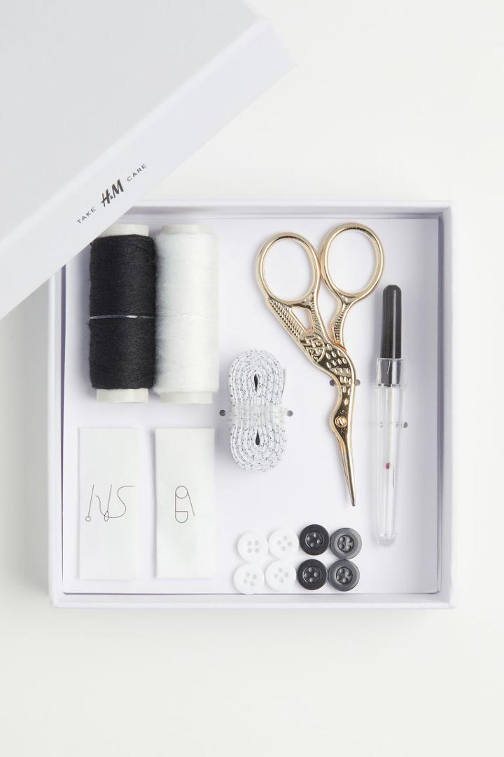 H & M - Sewing Kit - White