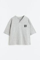 H & M - Oversized V-neck T-shirt - Gray