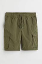 H & M - Regular Fit Nylon Cargo Shorts - Green
