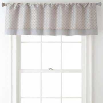 Studio&trade; Radius Valance