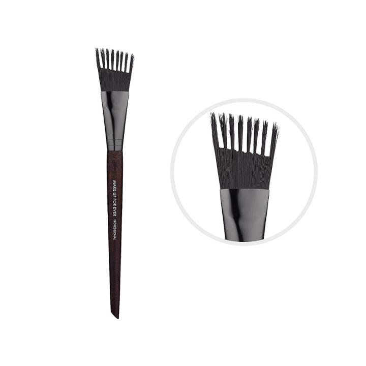 Make Up For Ever 404 Artistic Fan Brush