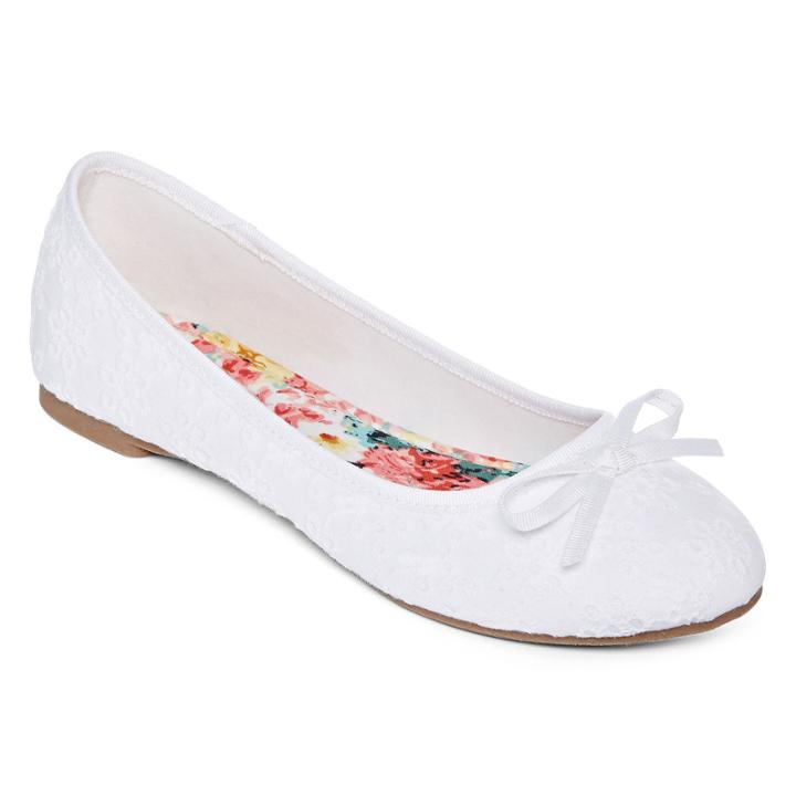 Arizona Vasha Eyelet Ballet Flats