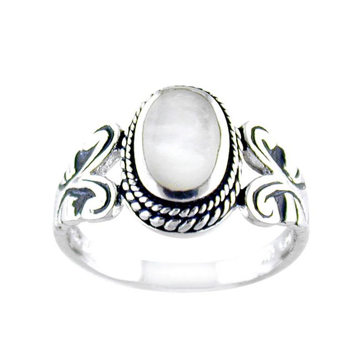 Mother-of-pearl Oval Ring