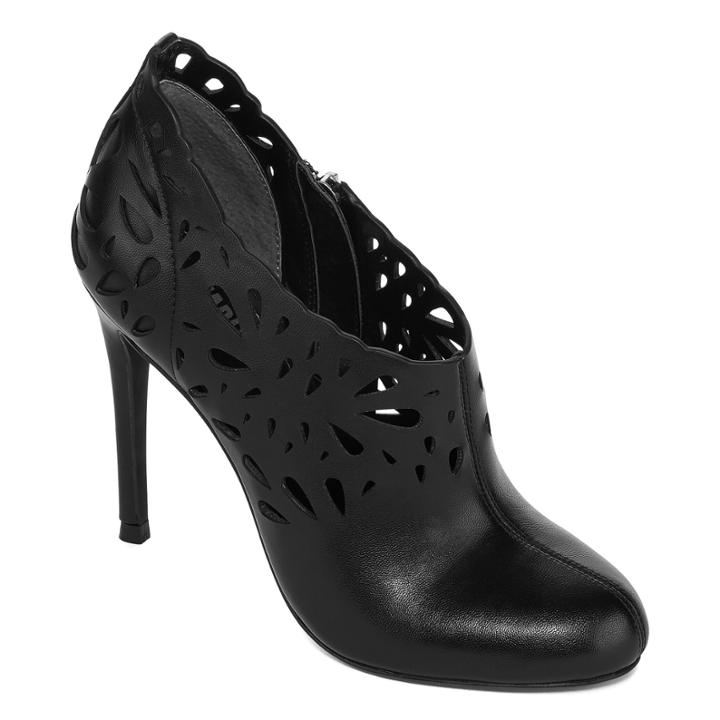 Style Charles Lane Cut-out Booties
