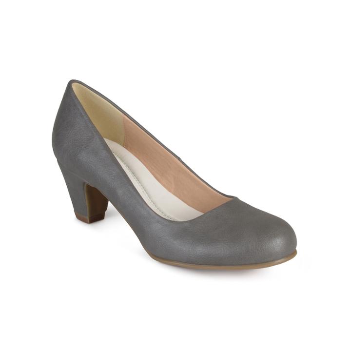 Journee Collection Luu Round Toe Pumps