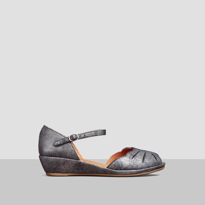 Gentle Souls By Kenneth Cole Lily Moon Metallic Leather Sandal - Graphite