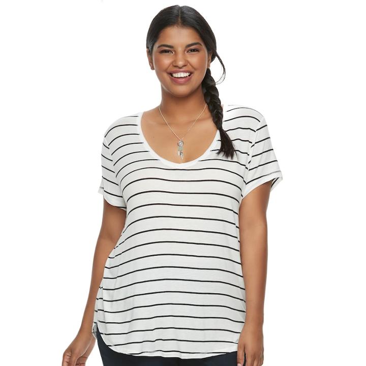 Juniors' Plus Size So&reg; Perfect Tee, Teens, Size: 2xl, White