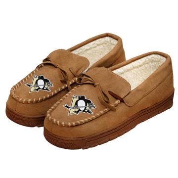 Men's Forever Collectibles Pittsburgh Penguins Moccasin Slippers, Size: Medium, Multicolor