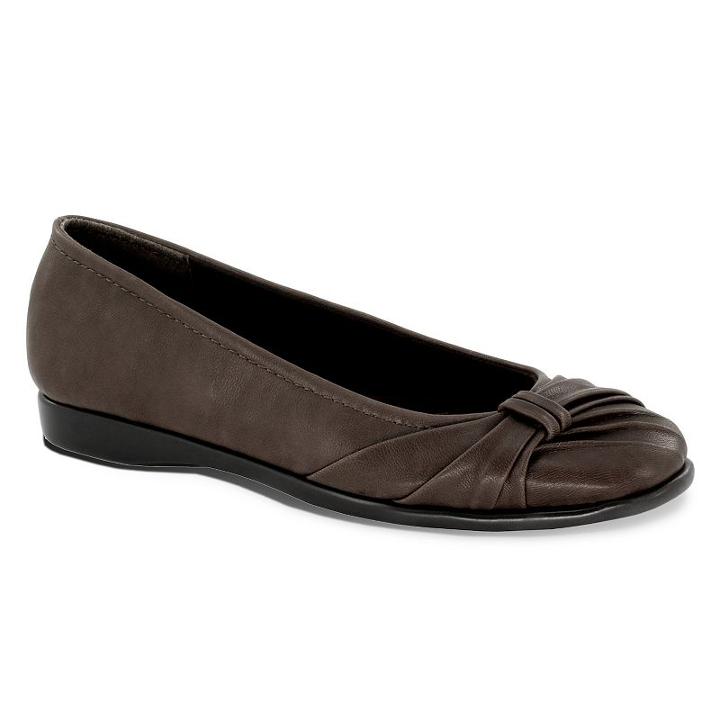Easy Street Giddy Women's Flats, Size: Medium (9), Brown