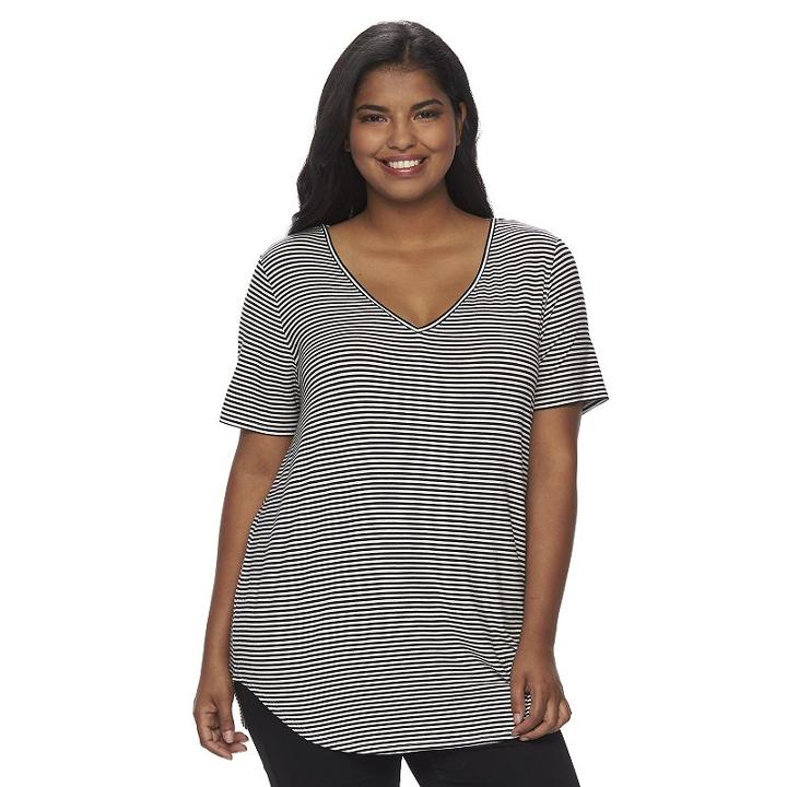 Juniors' Plus Size Mudd&reg; V-neck Shirttail Tunic Tee, Girl's, Size: 2xl, White Oth