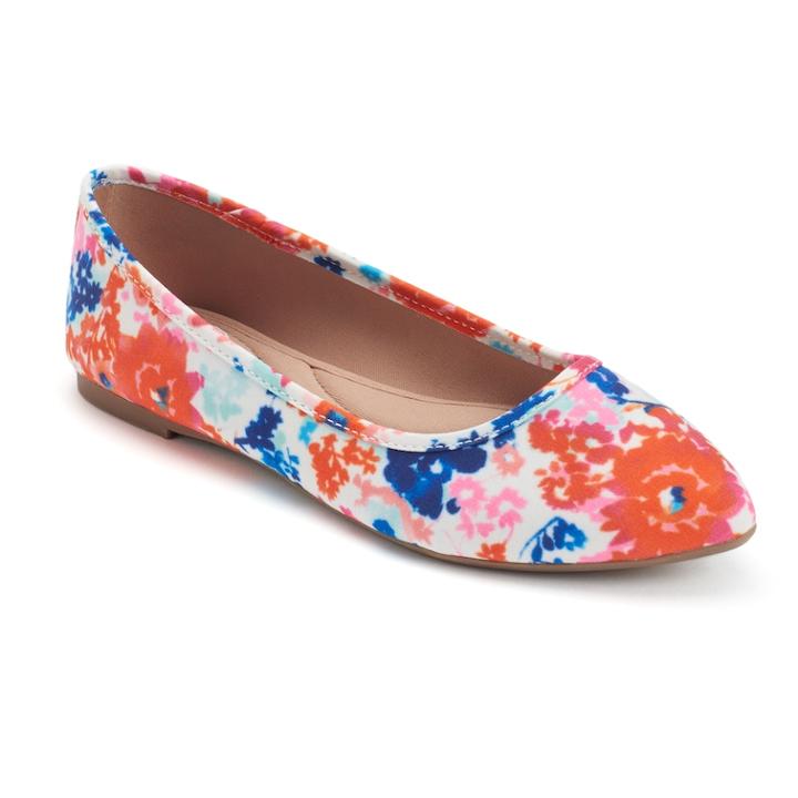 So&reg; Hitide Women's Pointed Toe Flats, Size: Medium (5), White