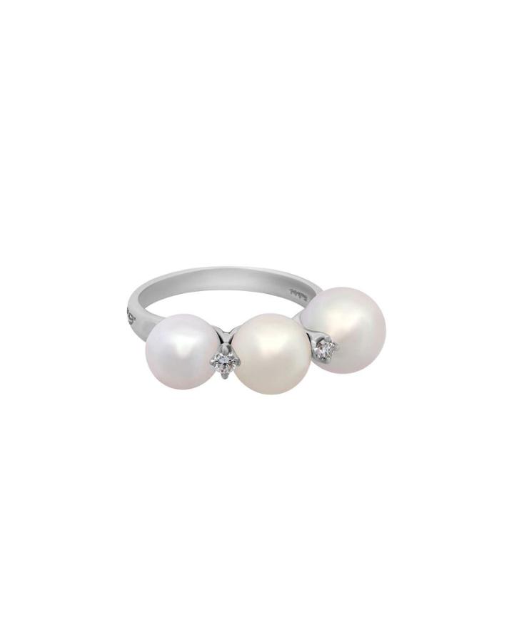 18k White Gold 3-pearl & 2-diamond Ring,