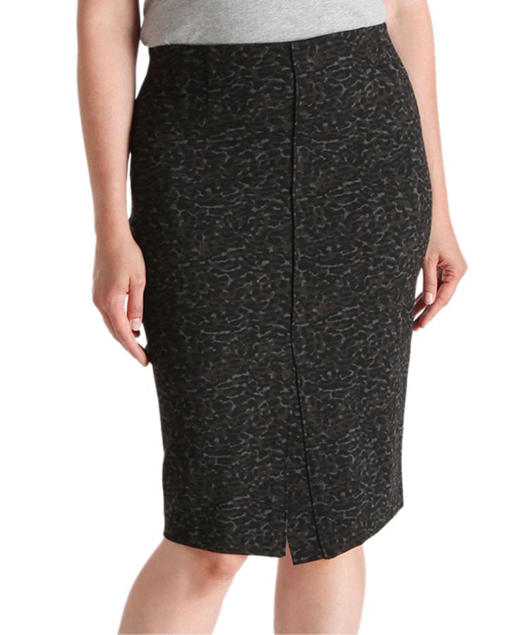 Everyly 24 Skirt W/ Piping