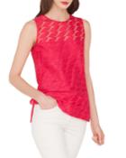Lips-embroidered Sleeveless Blouse W/
