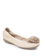 Me Too Jayna Flower-accented Round Toe Leather Flats