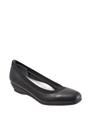 Trotters Lansing Leather Wedge