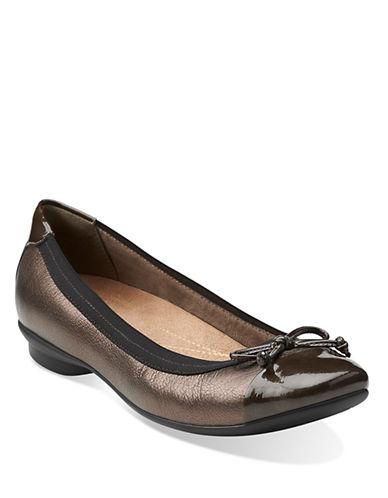 Clarks Candra Glow Leather Flats