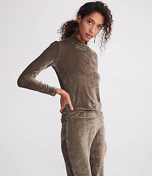 Lou & Grey Velvet Turtleneck