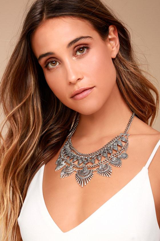 Lulus | Flair For The Dramatic Silver Statement Necklace