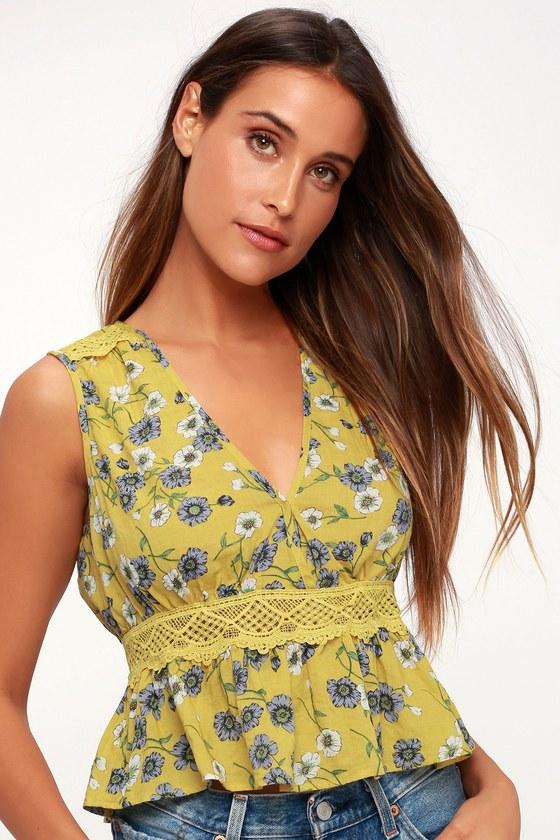 Moon River Briar Yellow Floral Print Crop Top | Lulus