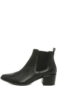 Steve Madden Vanity Black Leather Pointed Ankle Booties