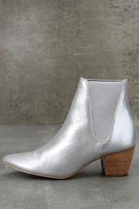 Amuse Society X Matisse Sass Silver Leather Pointed Booties