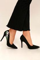 Qupid Circe Black Embroidered Pointed Pumps