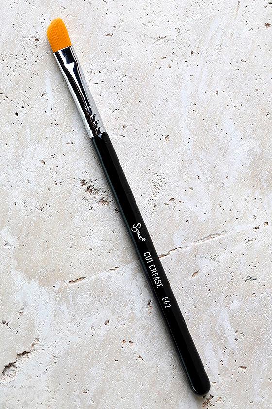 Sigma Beauty | Sigma E62 Cut Crease Makeup Brush | Black | Cruelty Free | No Animal Testing | Lulus