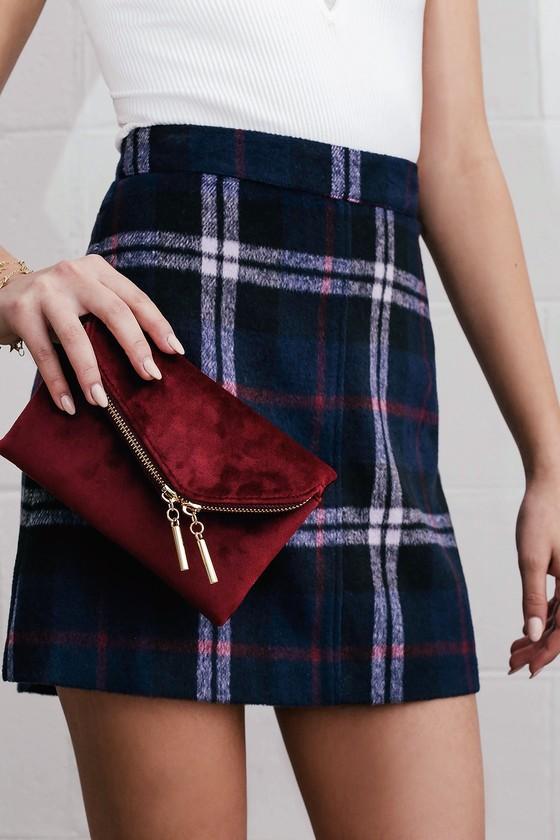 Sweet Belle Burgundy Velvet Clutch | Lulus