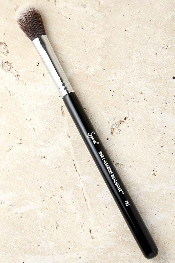 Sigma Beauty | Sigma F03 High Cheekbone Highlighter Makeup Brush | Black | Cruelty Free | No Animal Testing | Lulus