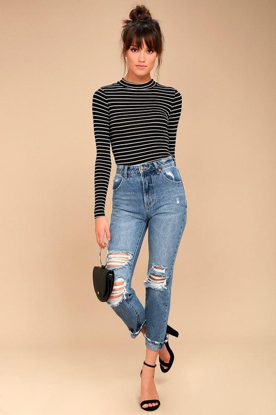 Rollas | Original Medium Wash Destroyed Straight Leg Jeans | Size 25 | Blue | 100% Cotton | Lulus