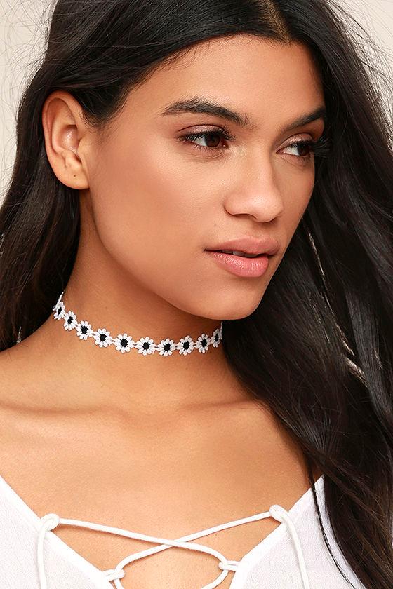 Vanessa Mooney | Katherine Black And White Choker Necklace | Lulus