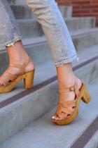 Sbicca Bianco Tan Leather Platform Heels