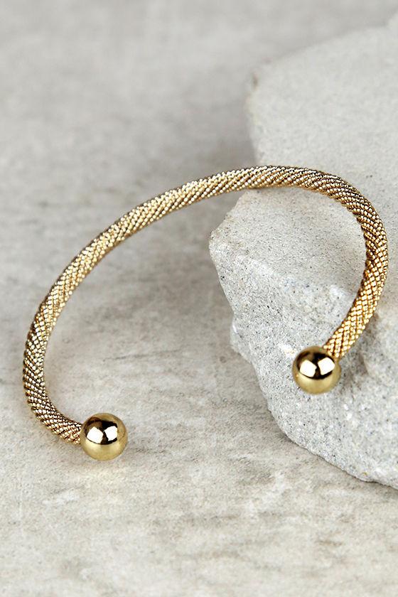 Breckelle's | Round The Twist Gold Bracelet | Lulus