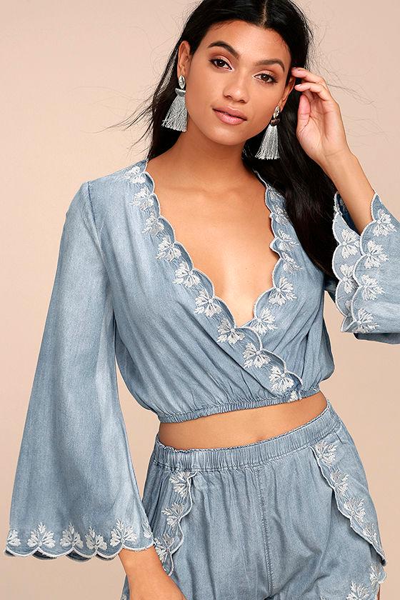Lost + Wander | Solstice Blue Embroidered Chambray Crop Top | Size Large | Lulus