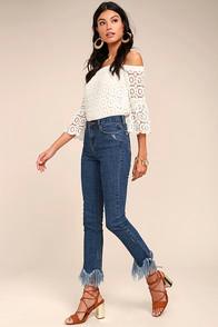 Moon River Nora Distressed Medium Wash Jeans