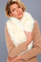 Lulus | Maisie Cream Faux Fur Scarf | White | 100% Polyester