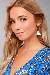 Lulus Totally Tantalizing Cream And Gold Tassel Earrings