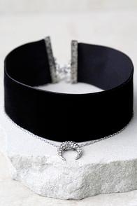 Lulus Under The Same Sky Silver And Black Velvet Choker Necklace