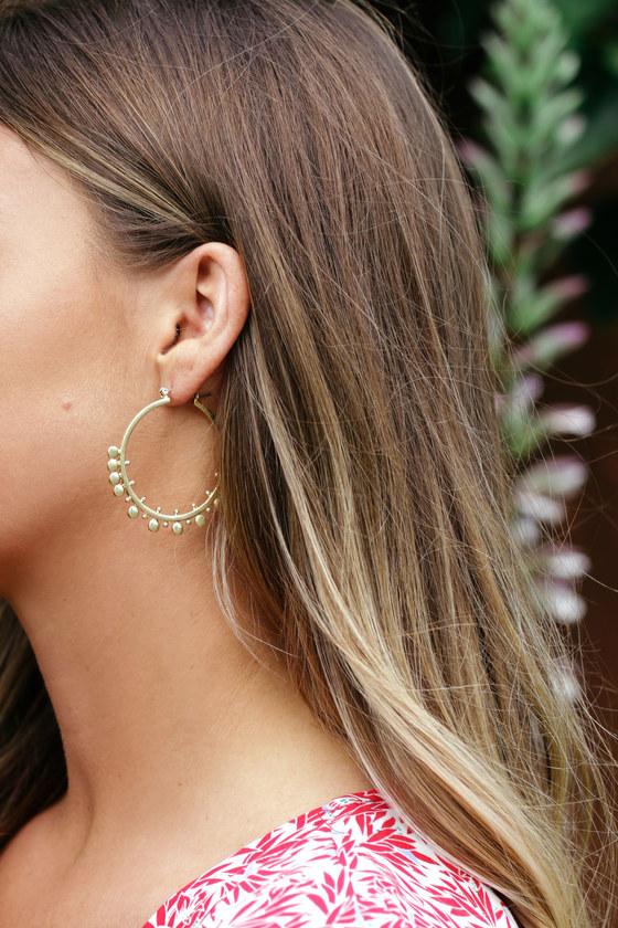 Modern Muse Gold Hoop Earrings | Lulus