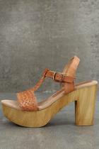 Sbicca Sbicca Stefania Tan Leather Platform Heels