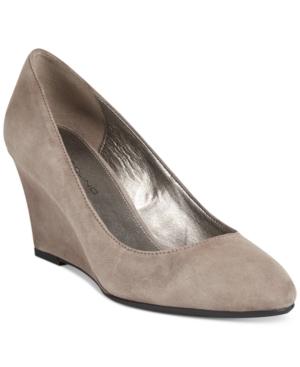 Bandolino Yana Wedge Pumps