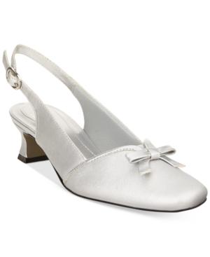 Easy Street Incredible Evening Pumps