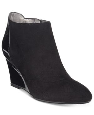 Bandolino Yihana Wedge Ankle Booties