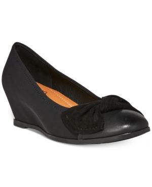 Bare Traps Lexia Wedge Pumps Women's Shoes