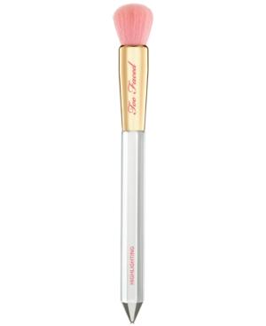 Too Faced Diamond Light Highlighting Brush