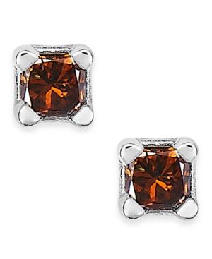 10k White Gold Red Diamond Stud Earrings (1/10 Ct. T.w.)