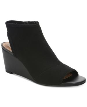Tahari Sindi Shoes Women's Shoes